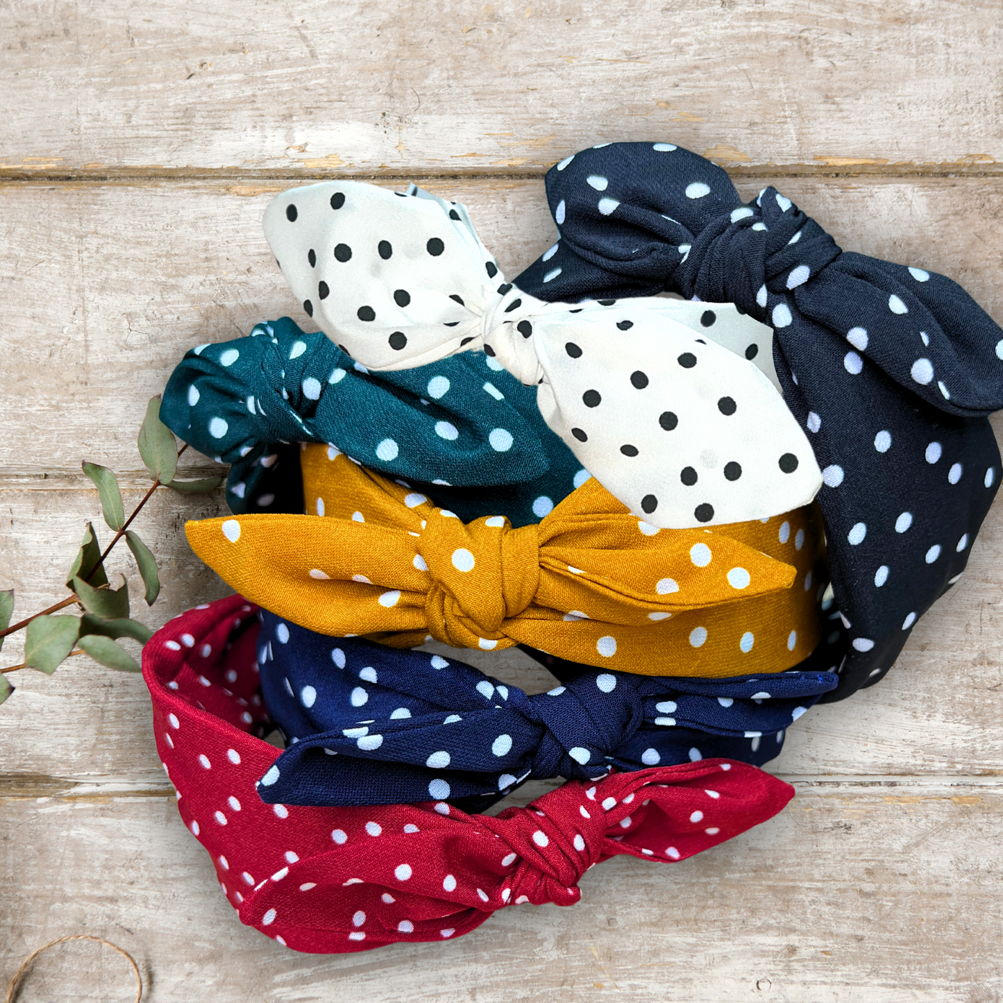 Retro rabbit ear headband with twist knot design in vintage colors, perfect for a stylish and classic look